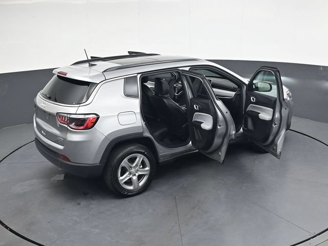 Used 2023 Jeep Compass Latitude w/ Sun and Sound Group AWD/4WD image 39