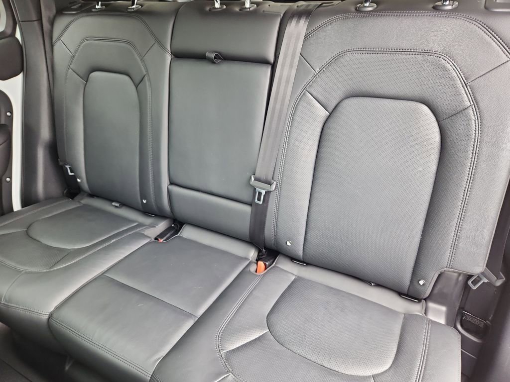 Used 2024 Land Rover Defender 110 S image 24