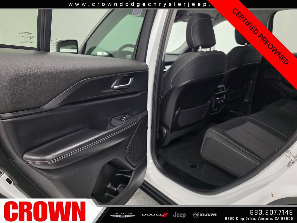 Used 2024 Jeep Grand Cherokee Laredo AWD/4WD image 20