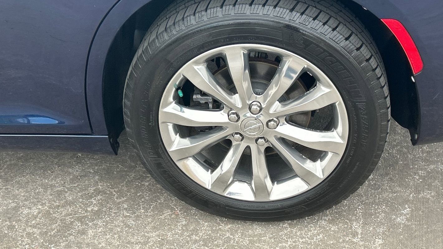 Used 2016 Chrysler 300 Limited image 15