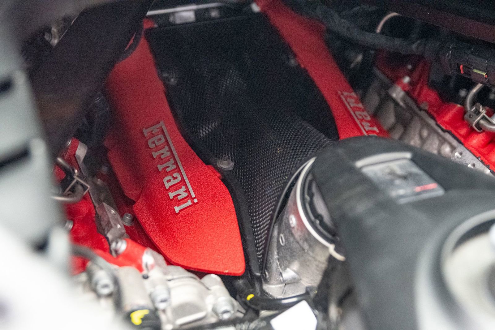 Used 2025 Ferrari SF90 Spider image 54