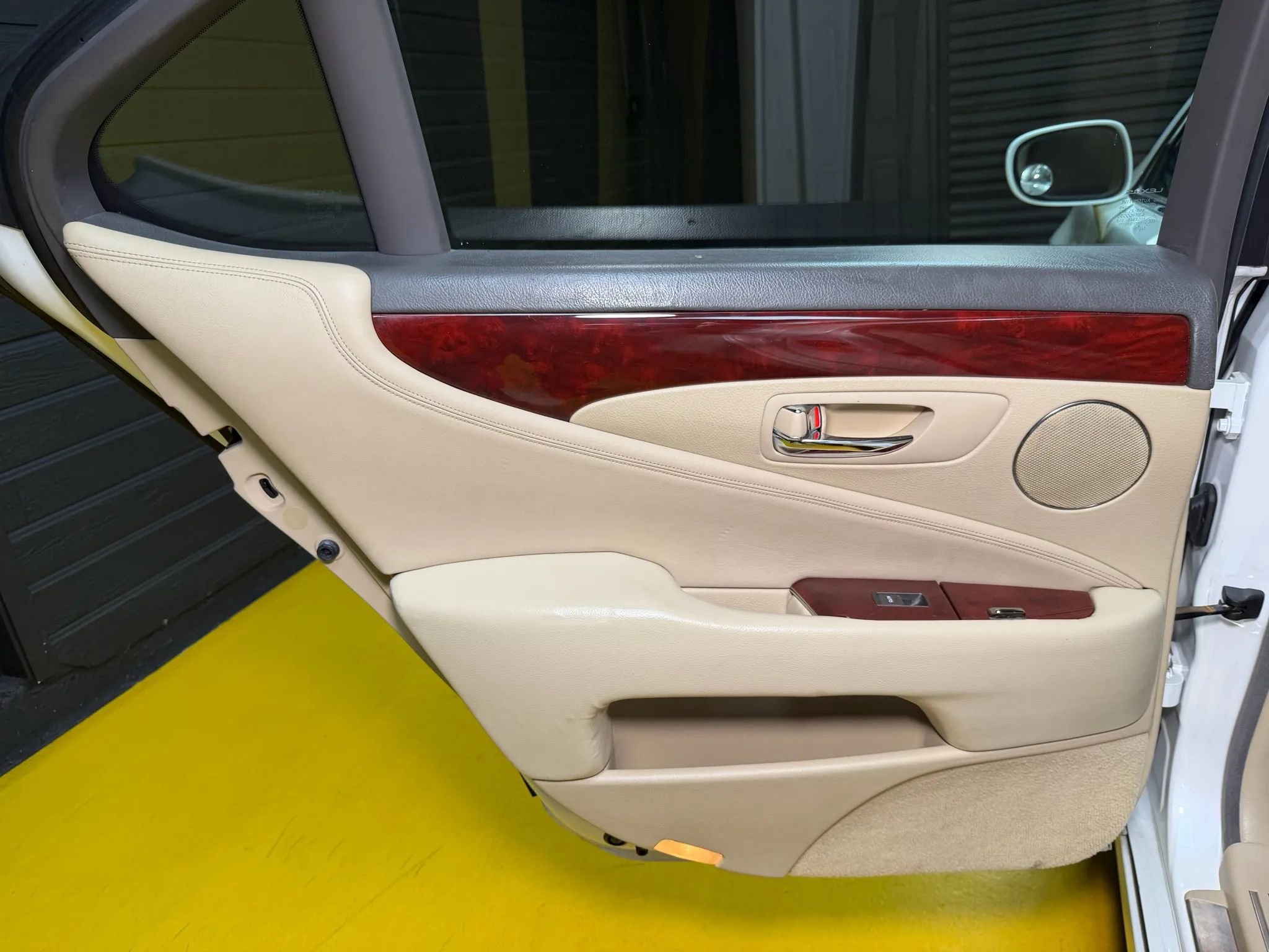 Used 2009 Lexus LS 460 AWD w/ Comfort Seating Pkg image 19