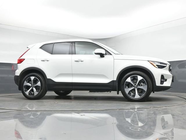 Used 2023 Volvo XC40 B5 Plus w/ Driver Assist Package AWD/4WD image 37