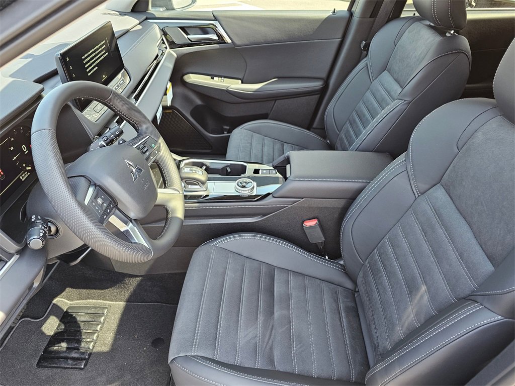 New 2025 Mitsubishi Outlander SE image 7