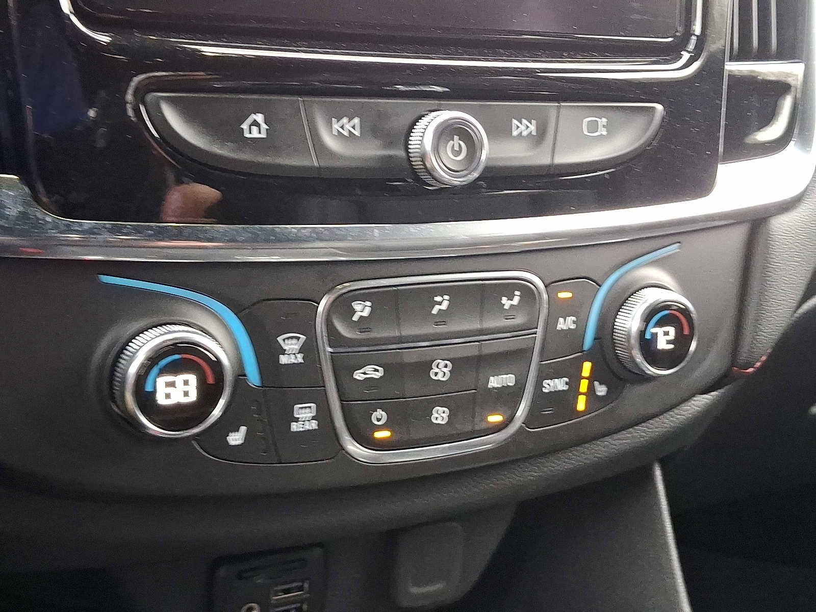Used 2023 Chevrolet Traverse RS w/ LPO, Floor Liner Package AWD/4WD image 15