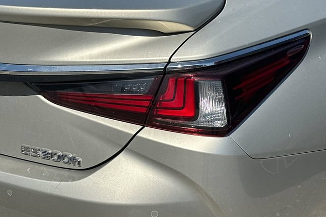 Used 2020 Lexus ES 300h w/ Premium Package FWD image 7