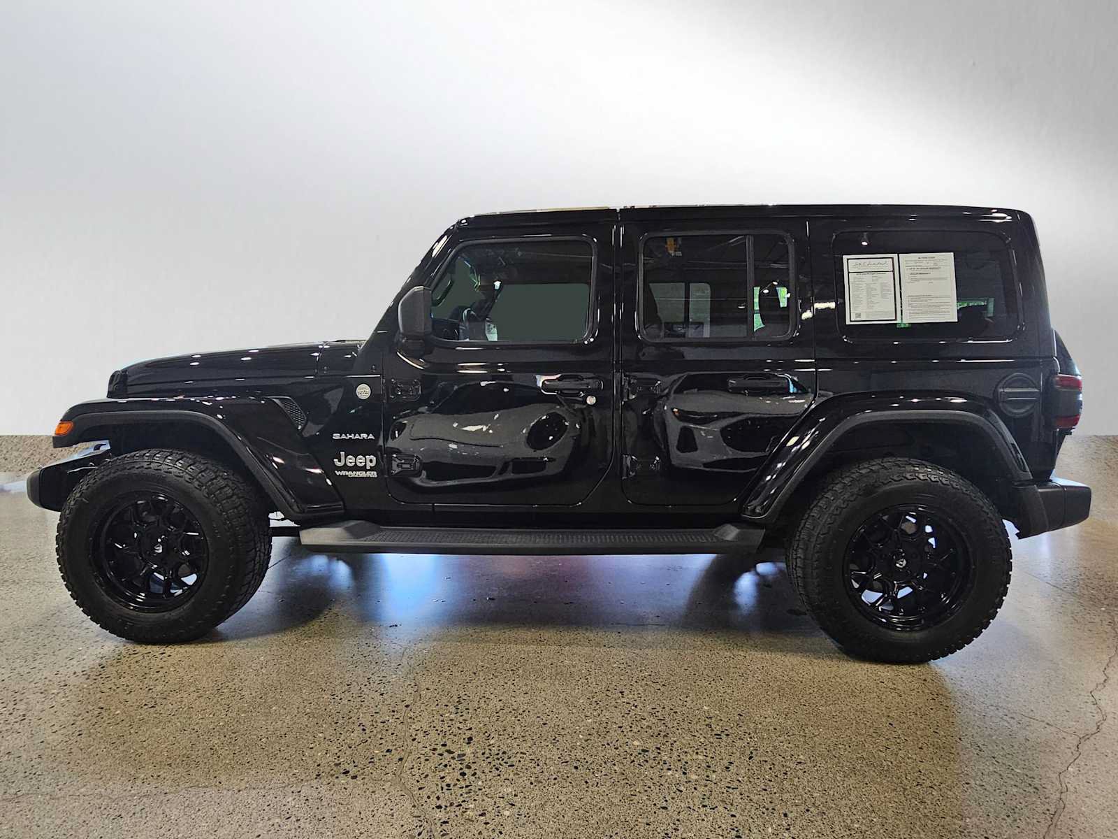 Used 2018 Jeep Wrangler Unlimited Sahara AWD/4WD image 6