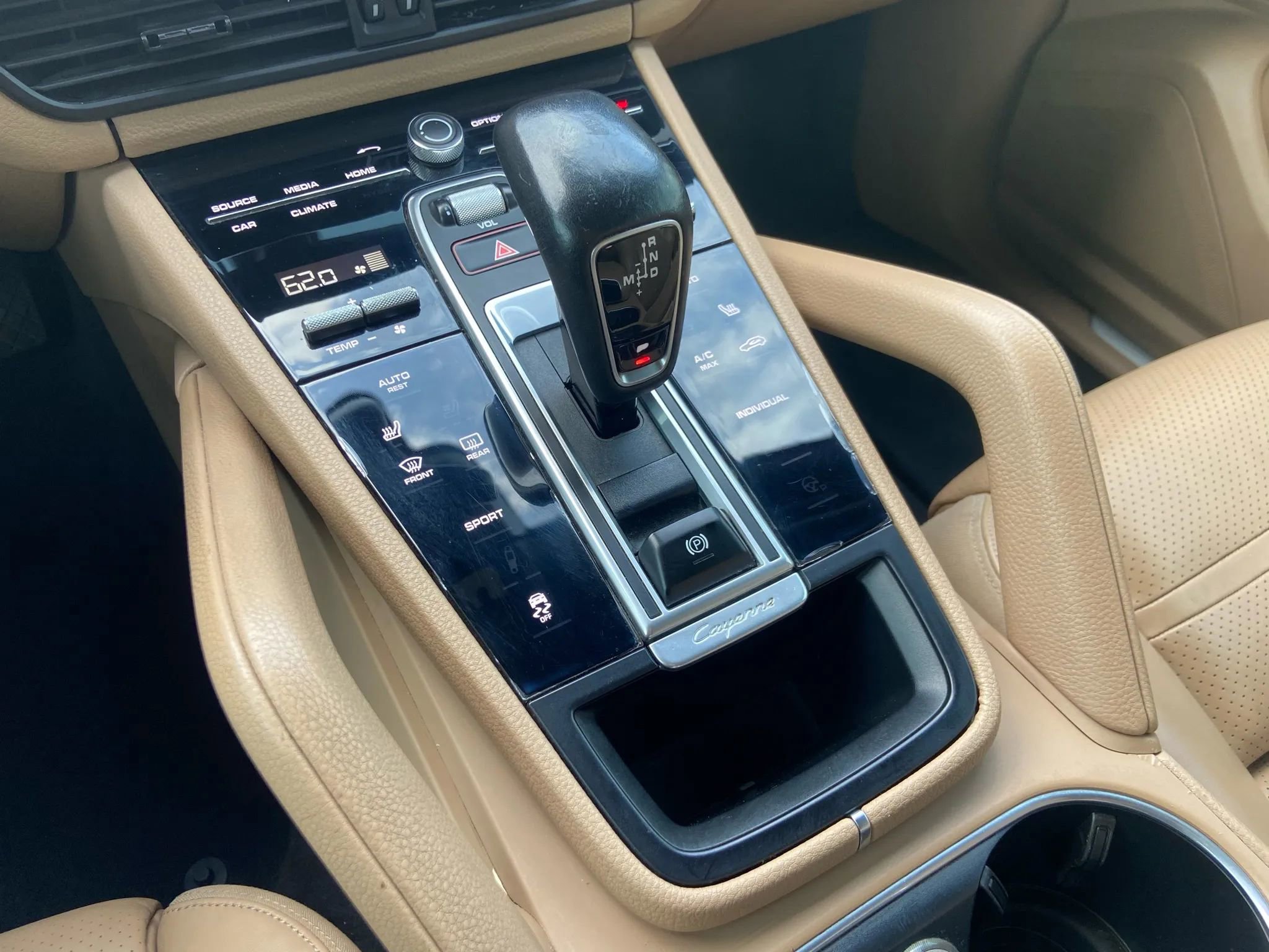 Used 2019 Porsche Cayenne Sport Utility 4D image 16