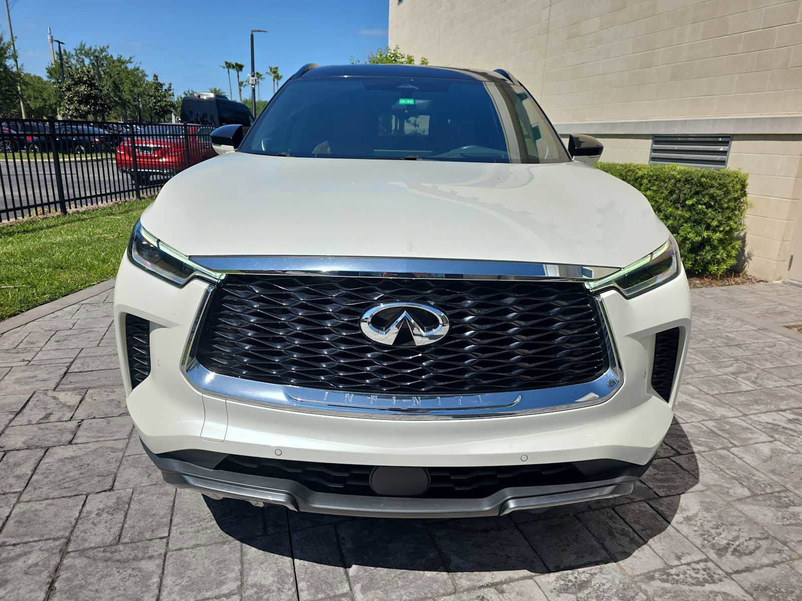 Certified 2023 INFINITI QX60 Autograph AWD/4WD image 2