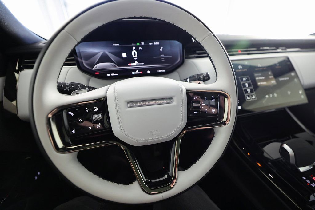 Used 2025 Land Rover Range Rover Sport Dynamic SE image 18