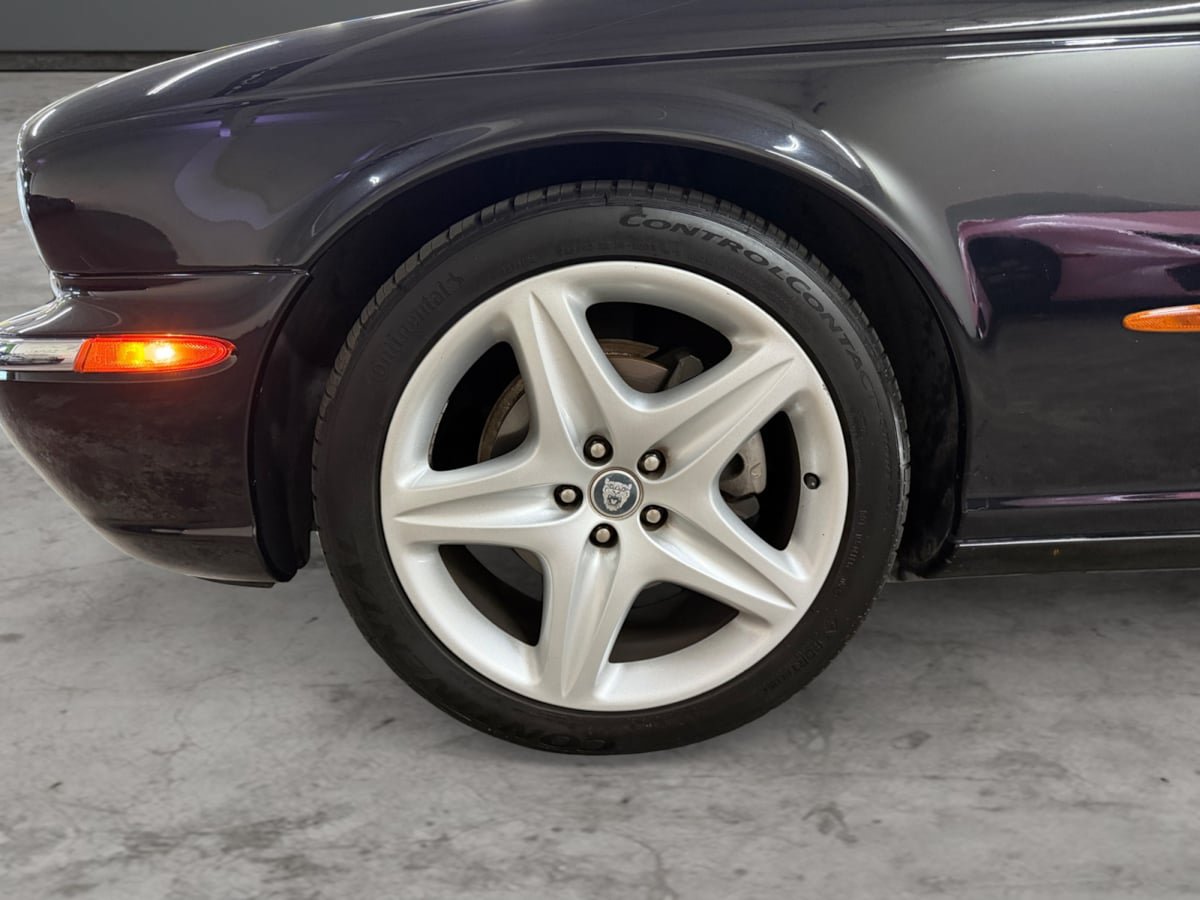 Used 2005 Jaguar XJ8 RWD image 9