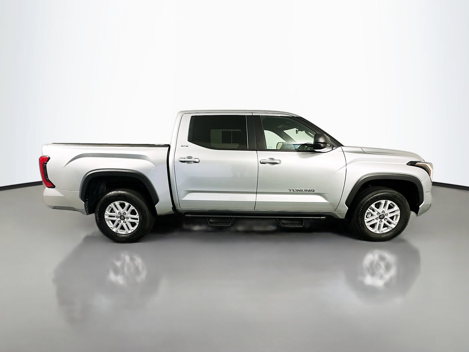 Used 2025 Toyota Tundra SR5 w/ SR5 Premium Package AWD/4WD image 8