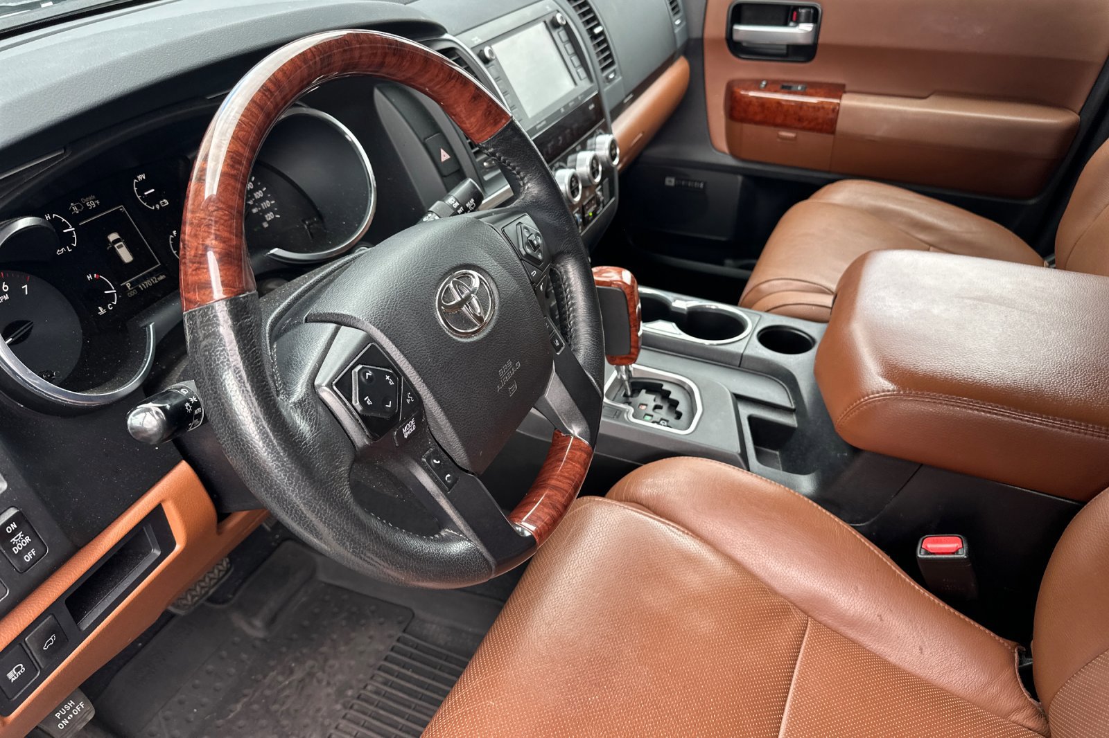 Used 2021 Toyota Sequoia Platinum AWD/4WD image 10