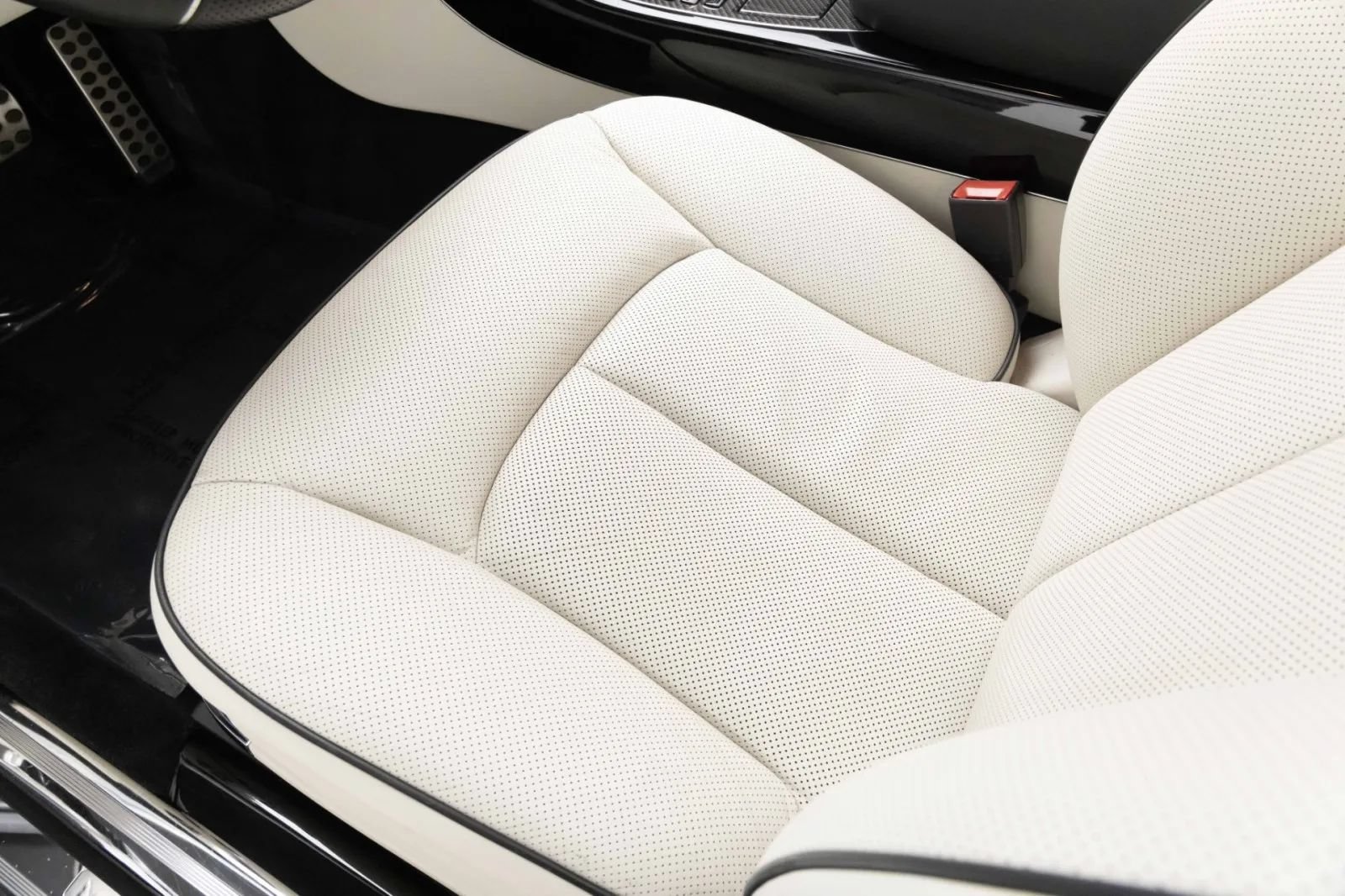 Used 2009 Maybach 62 S RWD image 26