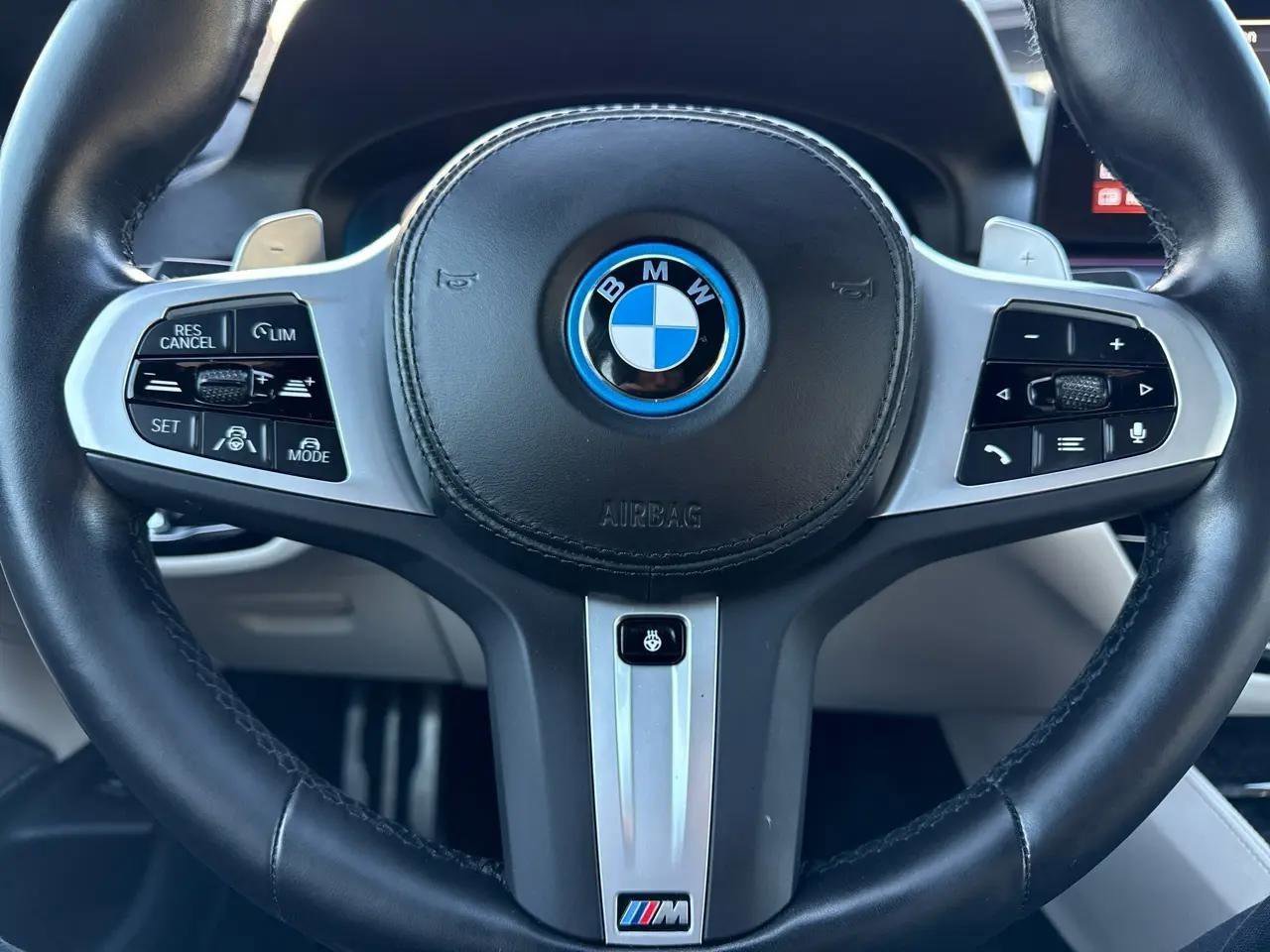 Used 2023 BMW 530e xDrive w/ Premium Package image 51
