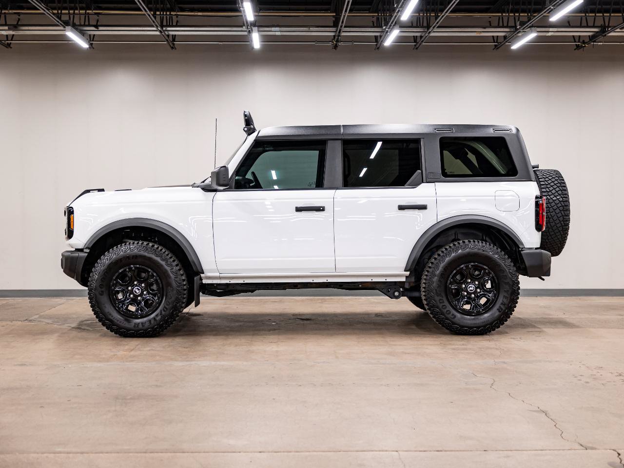 Used 2023 Ford Bronco Wildtrak AWD/4WD image 2