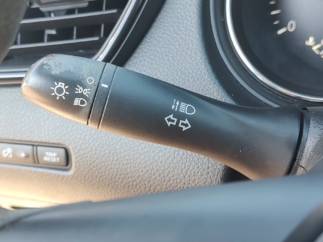 Used 2017 Nissan Rogue S FWD image 21