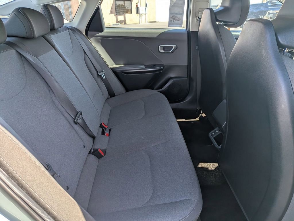 Used 2025 Kia K4 LXS image 29