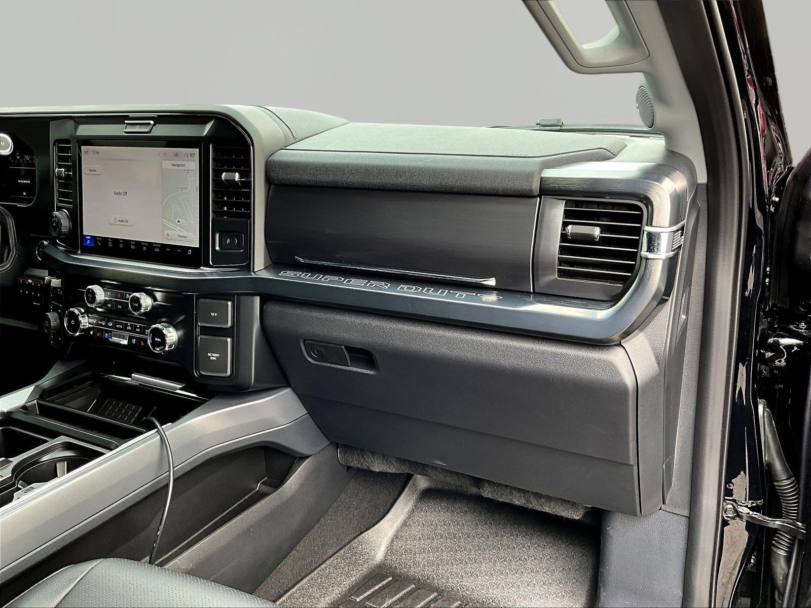 Used 2025 Ford F350 Lariat w/ Lariat Ultimate Package AWD/4WD image 27