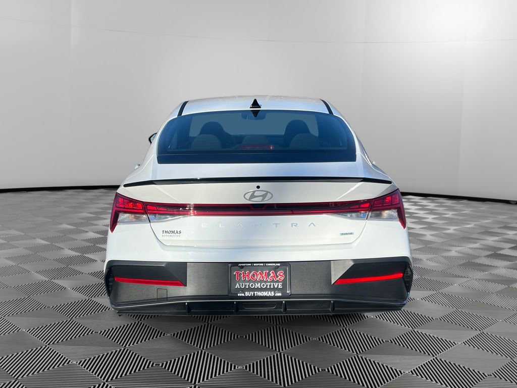 Certified 2025 Hyundai Elantra SEL FWD image 4