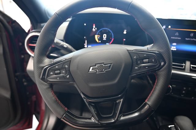 Used 2025 Chevrolet Trax RS w/ Sunroof Package FWD image 23