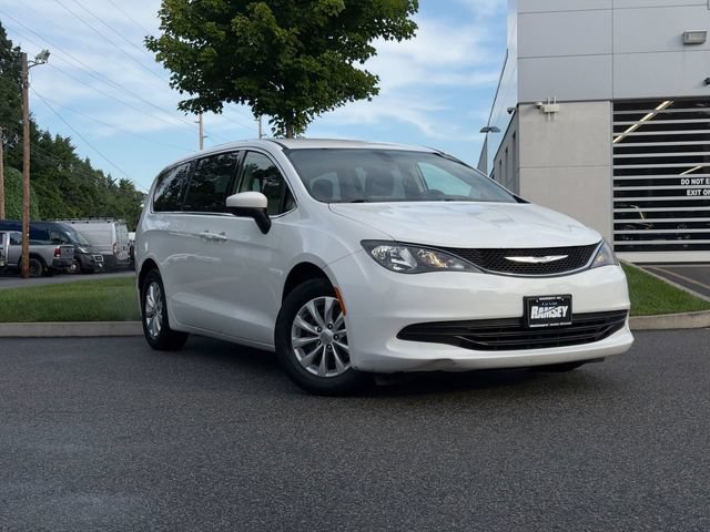 Used 2017 Chrysler Pacifica Touring w/ Tire & Wheel Group