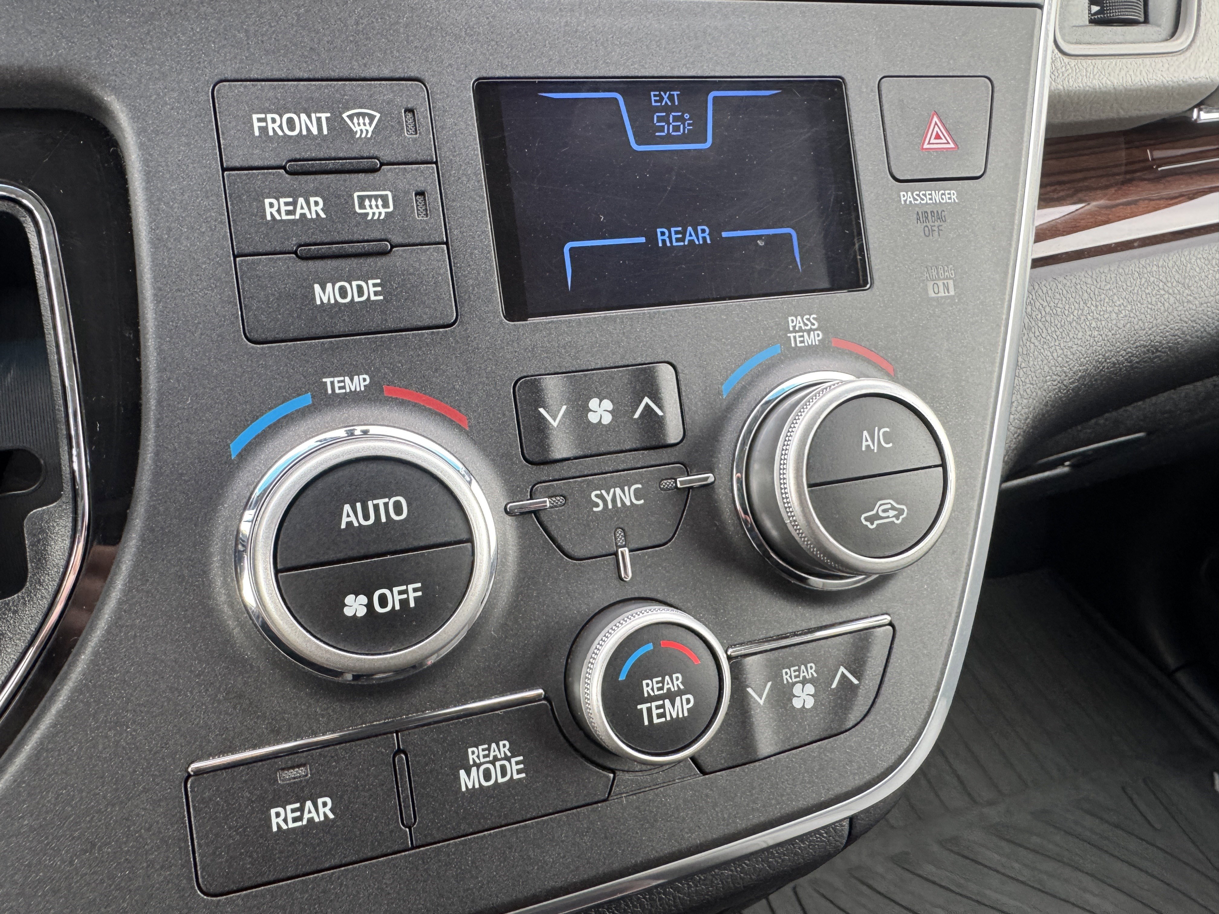 Used 2017 Toyota Sienna Limited Premium image 28