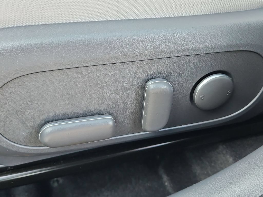 Used 2025 Hyundai Kona SEL FWD image 14