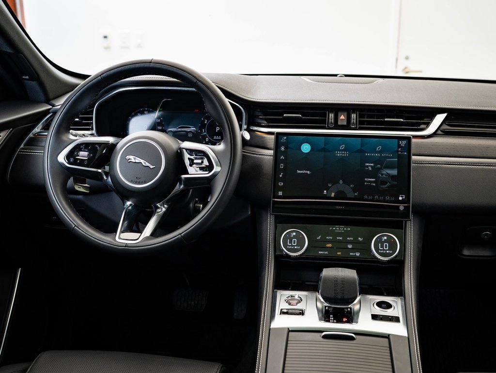 Used 2025 Jaguar F-PACE R-Dynamic S AWD/4WD image 30