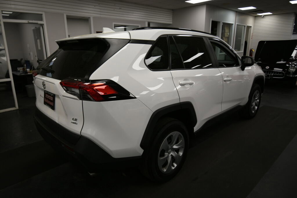 Used 2021 Toyota RAV4 LE w/ Carpet Mat Package (TMS) AWD/4WD image 7
