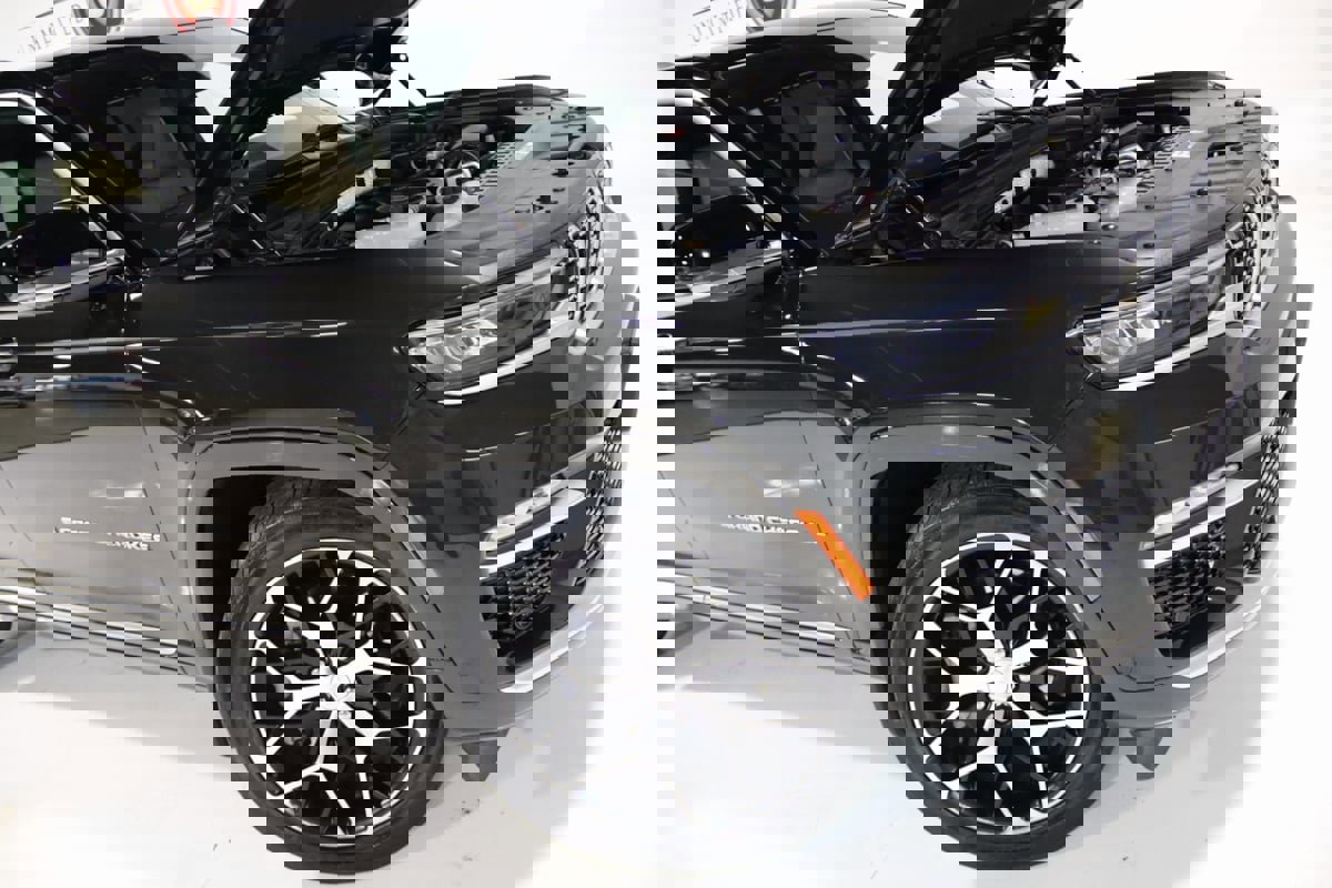 Used 2023 Jeep Grand Cherokee Summit image 86