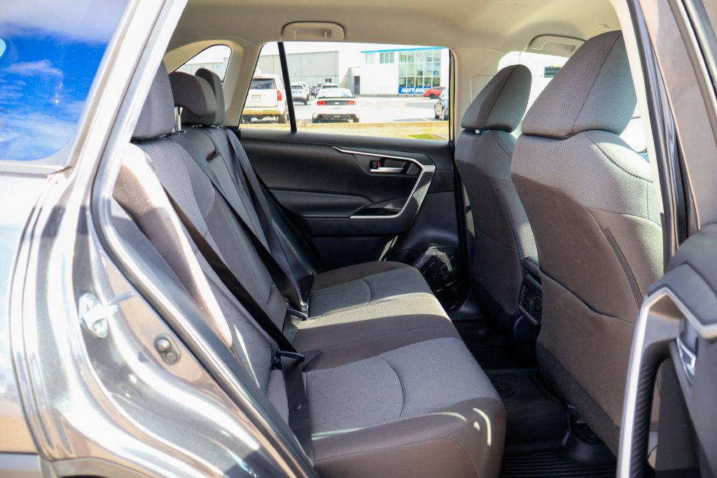 Used 2025 Toyota RAV4 XLE FWD image 12