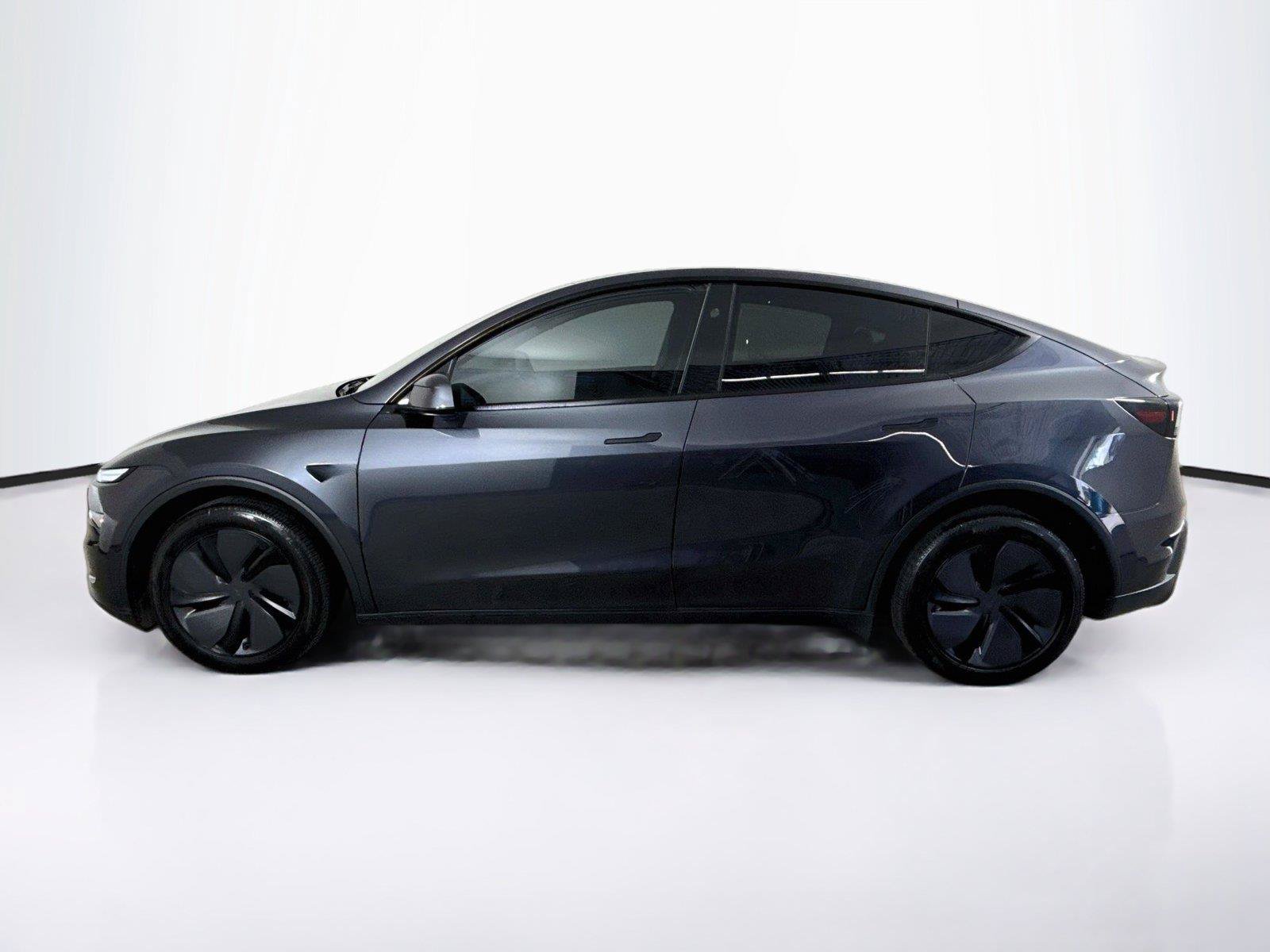 Used 2026 Tesla Model Y 2WD image 2