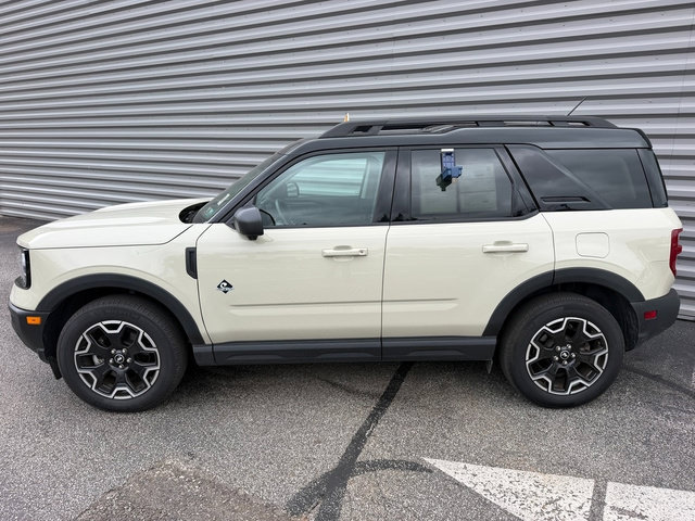 Certified 2025 Ford Bronco Sport Outer Banks w/ Outer Banks Tech Package+ AWD/4WD image 2