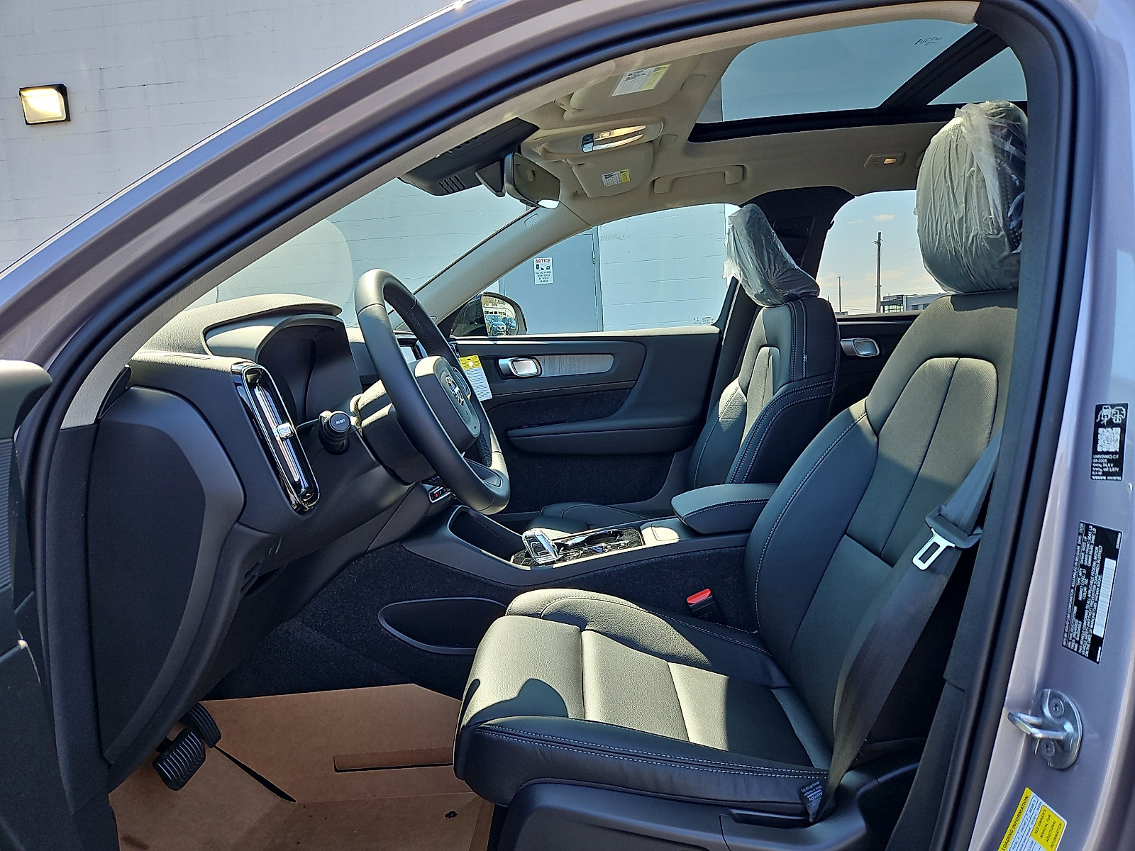 New 2026 Volvo XC40 B5 Plus w/ Climate Package AWD/4WD image 11