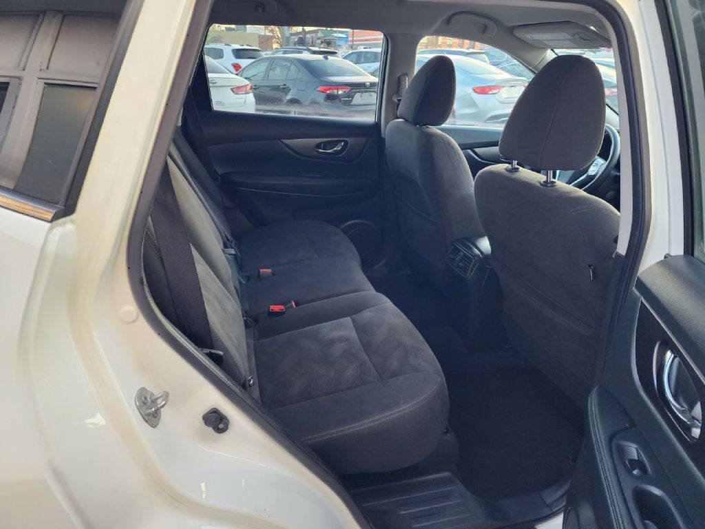 Used 2016 Nissan Rogue SV w/ SV Premium Package image 9