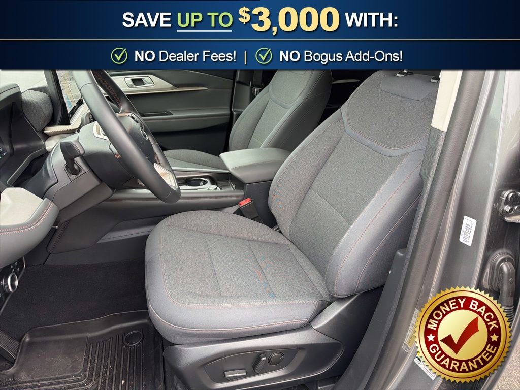 Used 2025 Ford Explorer Active RWD image 14
