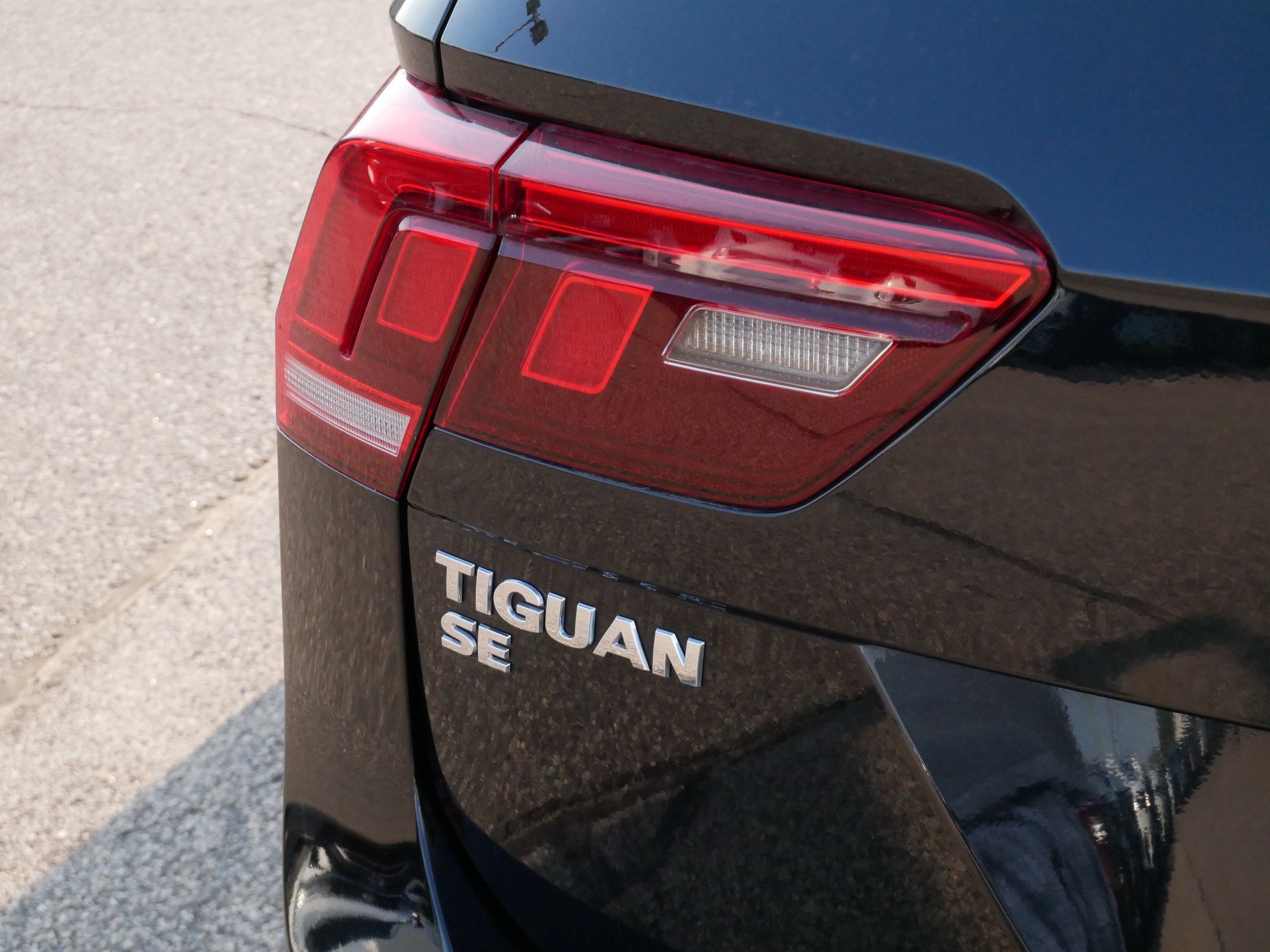 Used 2019 Volkswagen Tiguan SE w/ 3rd Row Seat Package AWD/4WD image 17