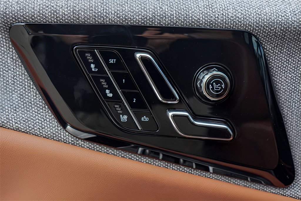 New 2026 Cadillac Optiq Luxury 2 image 11