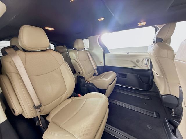 Used 2023 Toyota Sienna Limited image 27