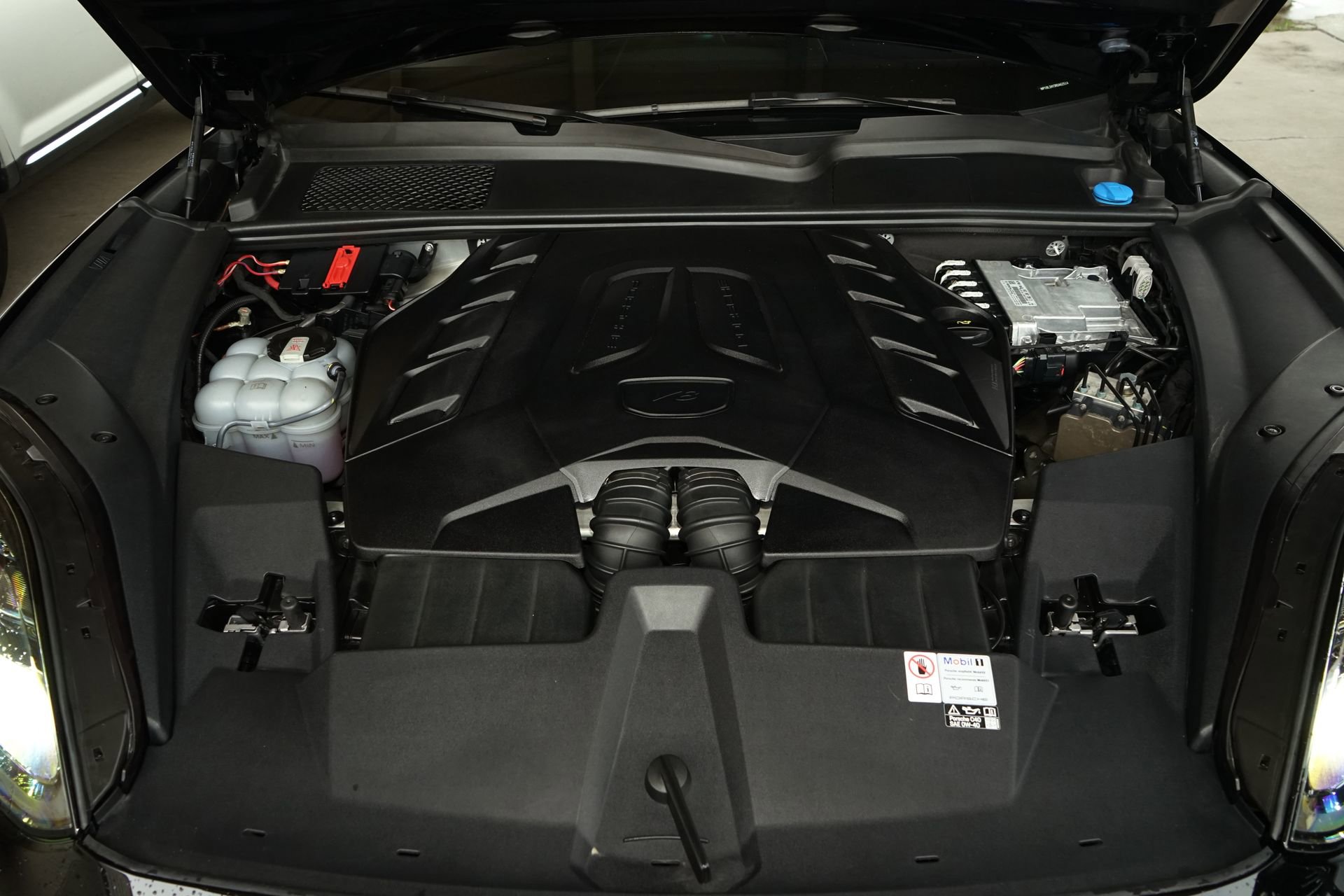 Used 2024 Porsche Cayenne S image 32