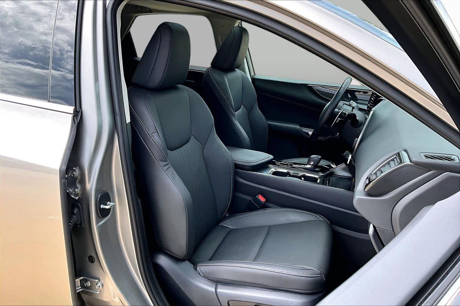 Used 2025 Lexus NX 250 FWD w/ Accessory Package (Z1) image 9