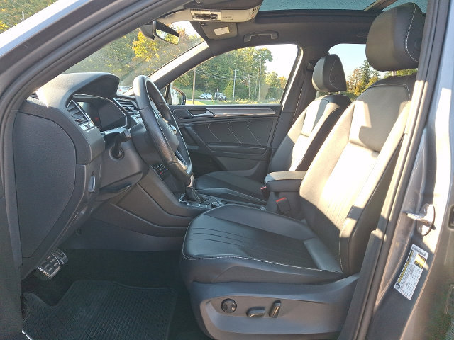 Used 2024 Volkswagen Tiguan SE R-Line AWD/4WD image 2