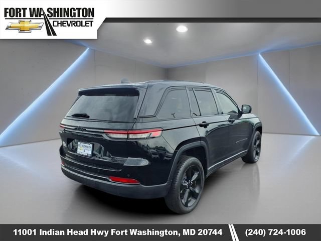 Used 2023 Jeep Grand Cherokee Limited w/ Black Appearance Package AWD/4WD image 3