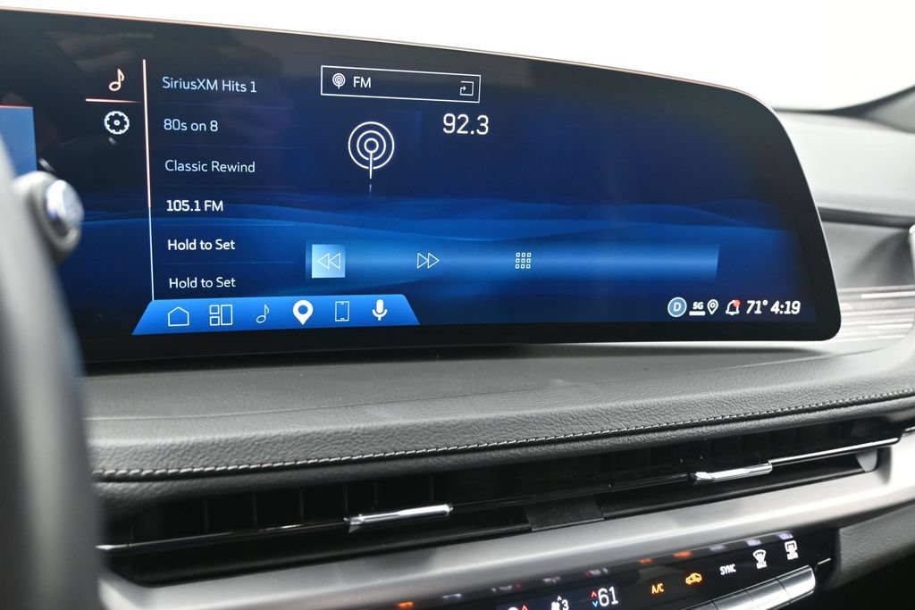 Used 2025 Cadillac XT4 Premium Luxury FWD image 18