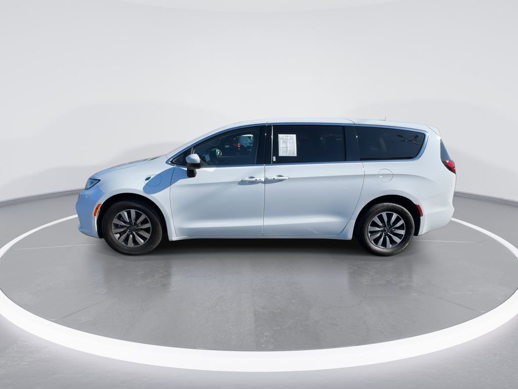 Used 2023 Chrysler Pacifica Touring-L image 5