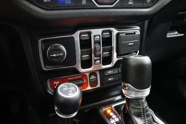 Used 2024 Jeep Wrangler Unlimited AWD/4WD image 29