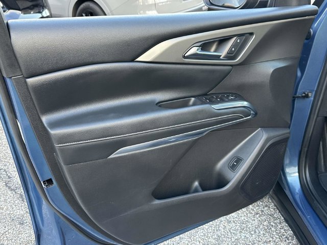 Certified 2025 Chevrolet Traverse LT FWD image 14