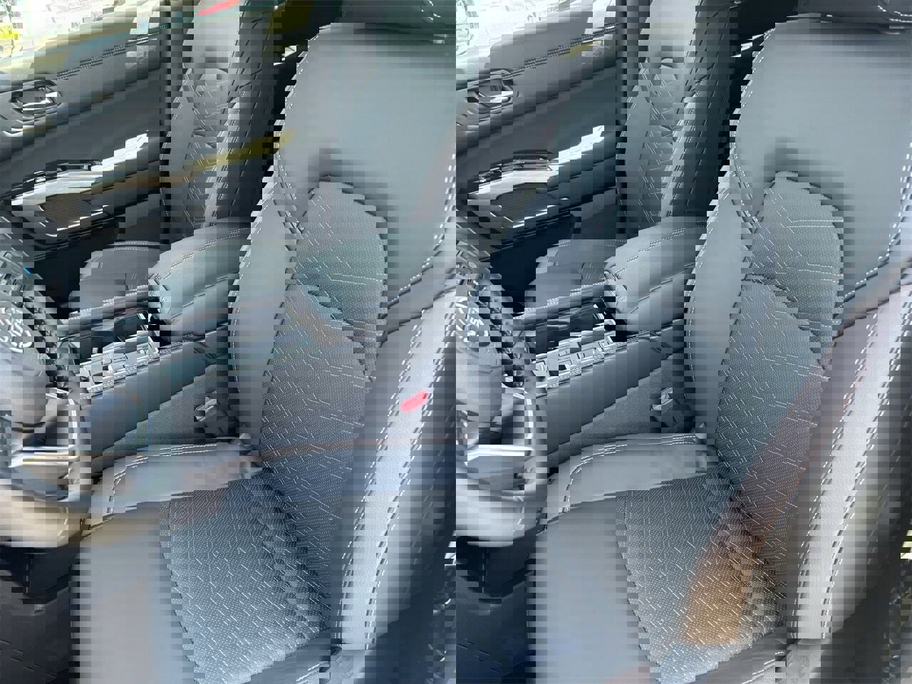 New 2025 Nissan Pathfinder Platinum w/ Black Appearance Package image 24