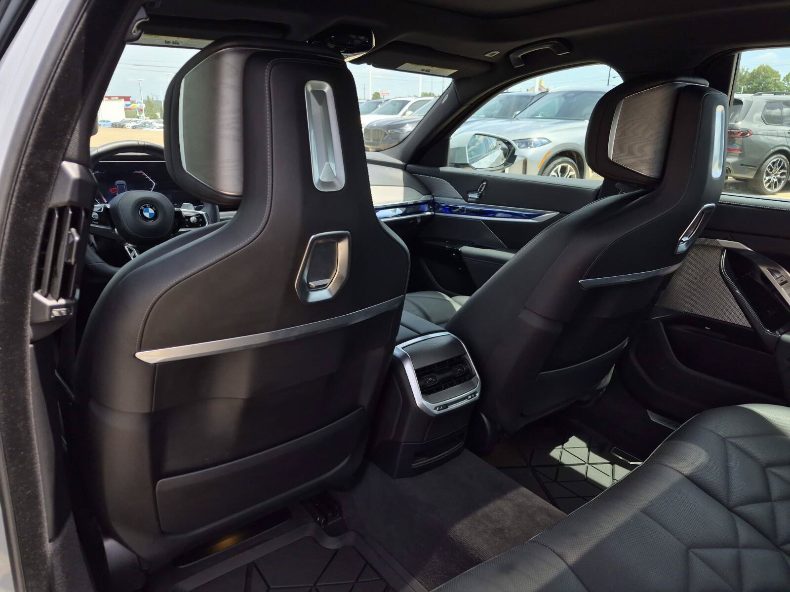 Certified 2025 BMW 740i w/ Premium Package RWD image 17